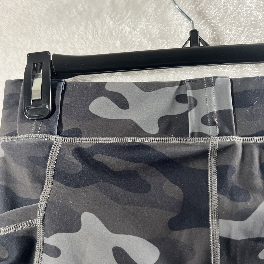 Vakandi Apparel Womens Camouflage Leggings- Small - Picture 3 of 16